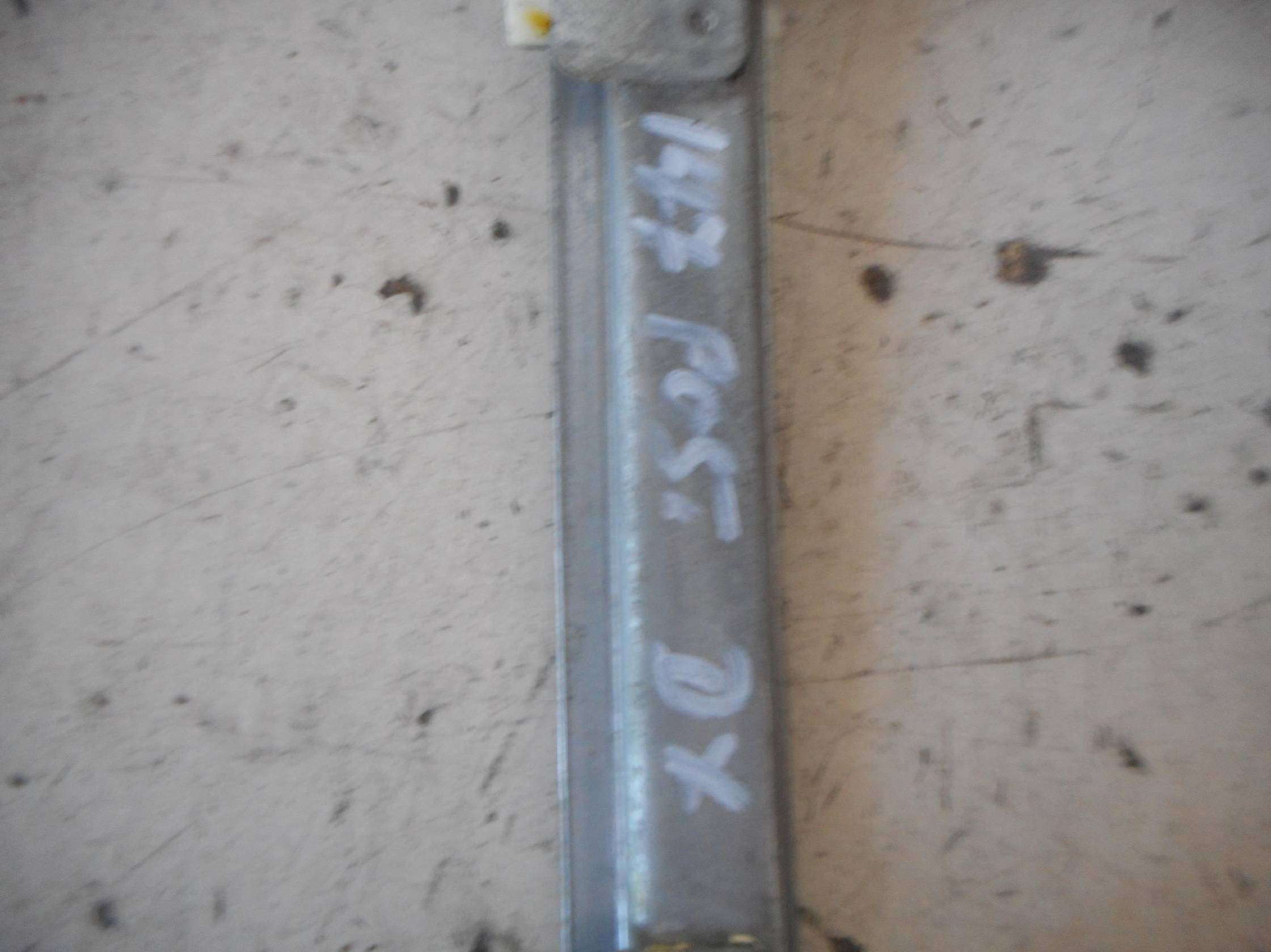 Alzacristallo elettr. porta post. con motorino dx.